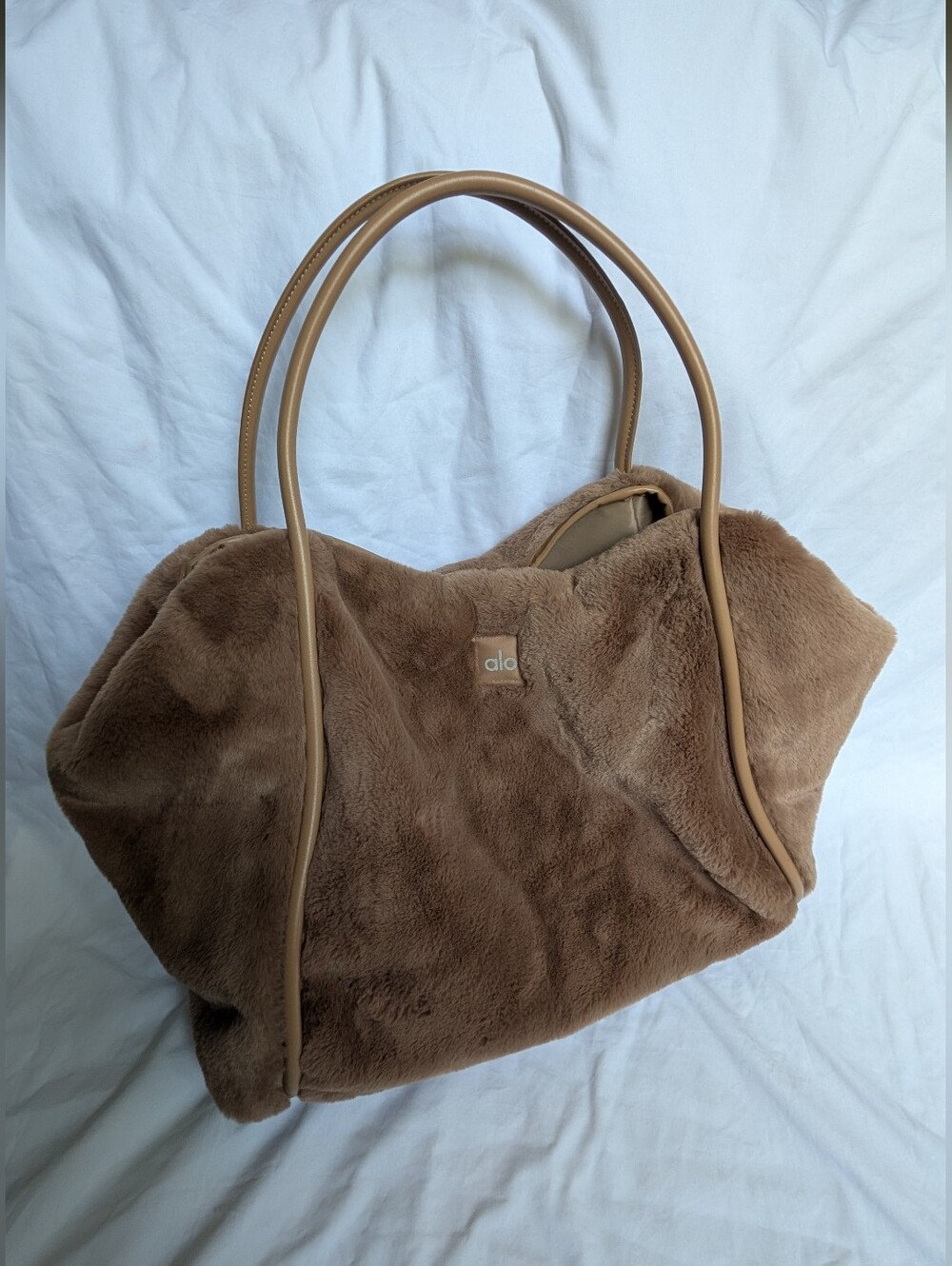 ALO YOGA FAUX FUR TOTE BAG - TOASTED ALMOND - Picture 2 of 6